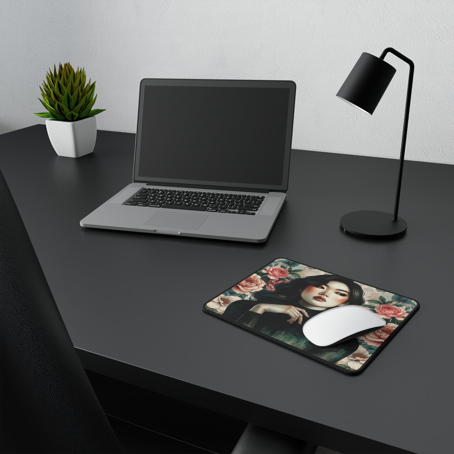 Lily - Non-Slip Gaming Mouse Pad